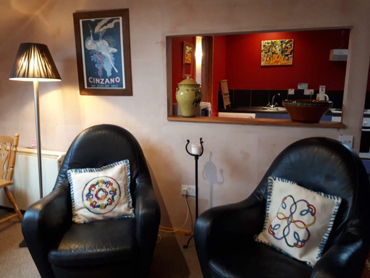 The Village Studio Apartments Moate Dış mekan fotoğraf