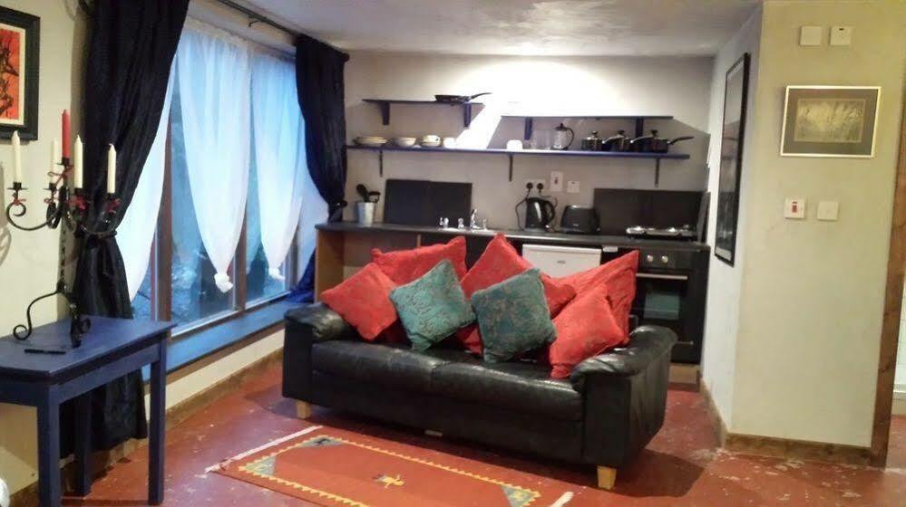 The Village Studio Apartments Moate Dış mekan fotoğraf